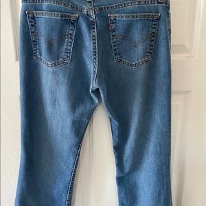 Levi’s 518 Super Low Stretch bootcut jeans. Chic!